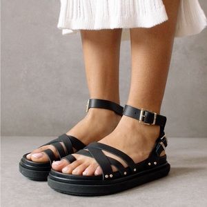 Madewell/Alohas buckle up sandal - EUC!